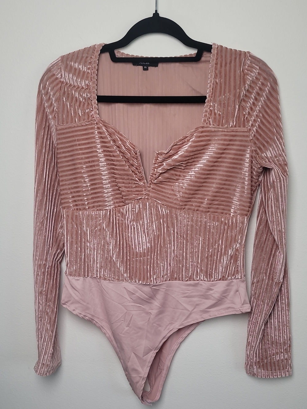 3/$20🎉 Micas dusty rose pink velvet plissé long-sleeve bodysuit Size XL